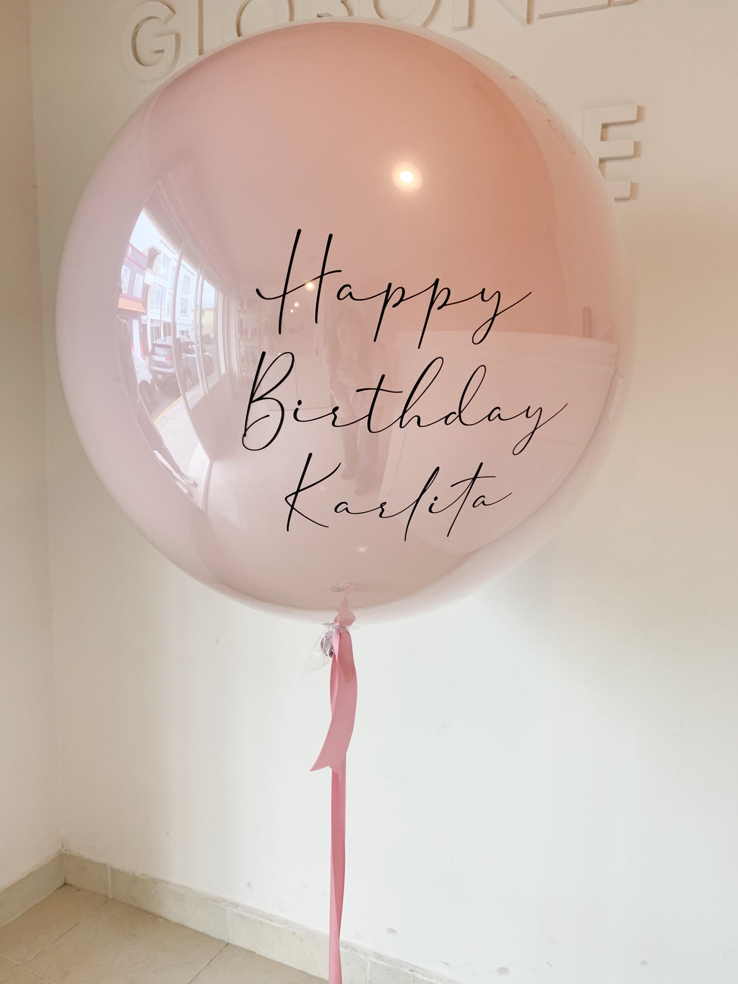 Esfera balloon inside palo de rosa mediana con listón