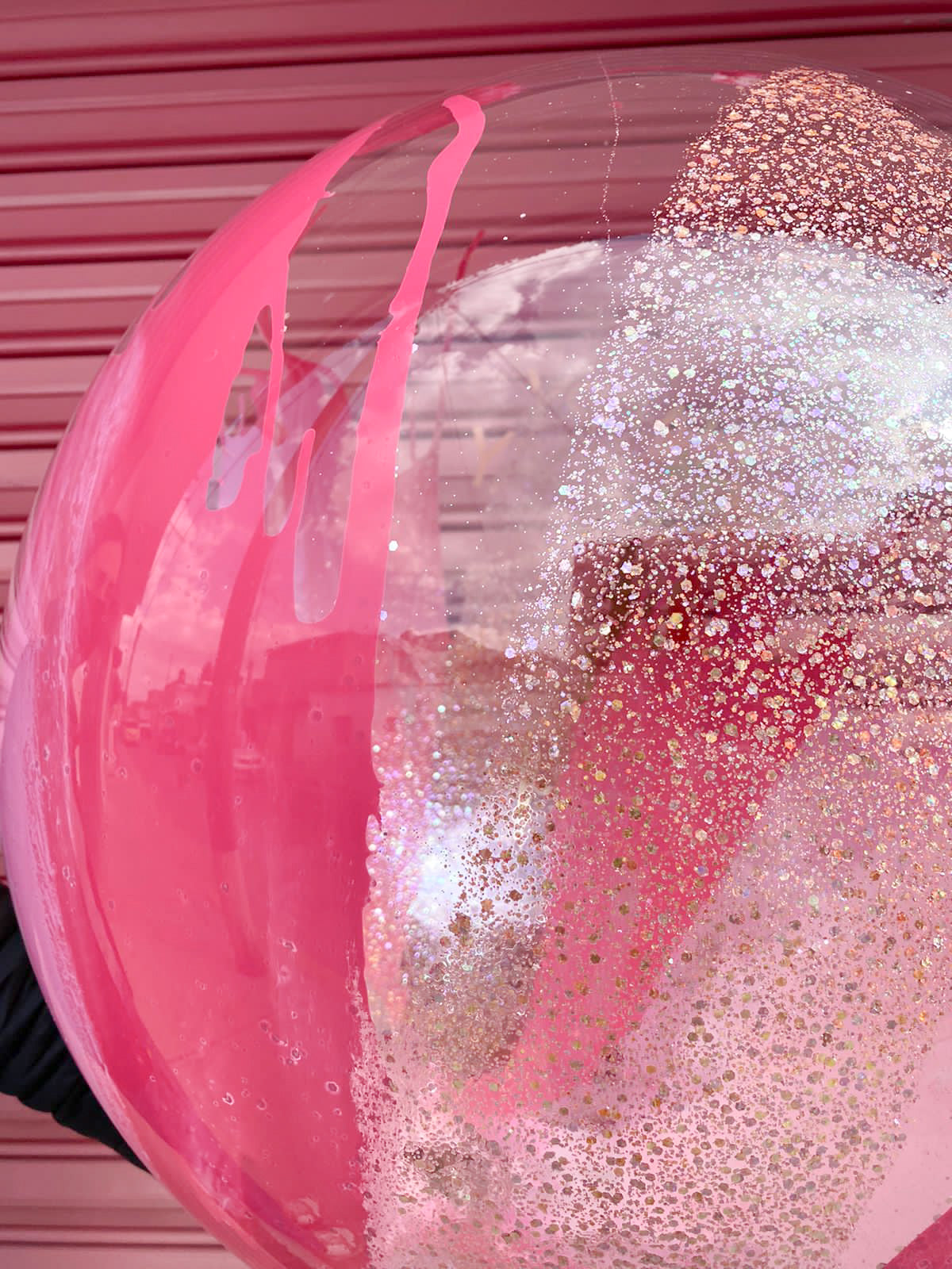 Esfera purpurina y pintura slime